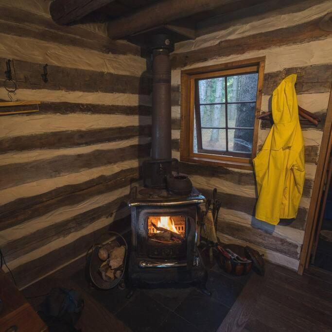 A Rustic Cabin In The Woods Orangeville Esterno foto