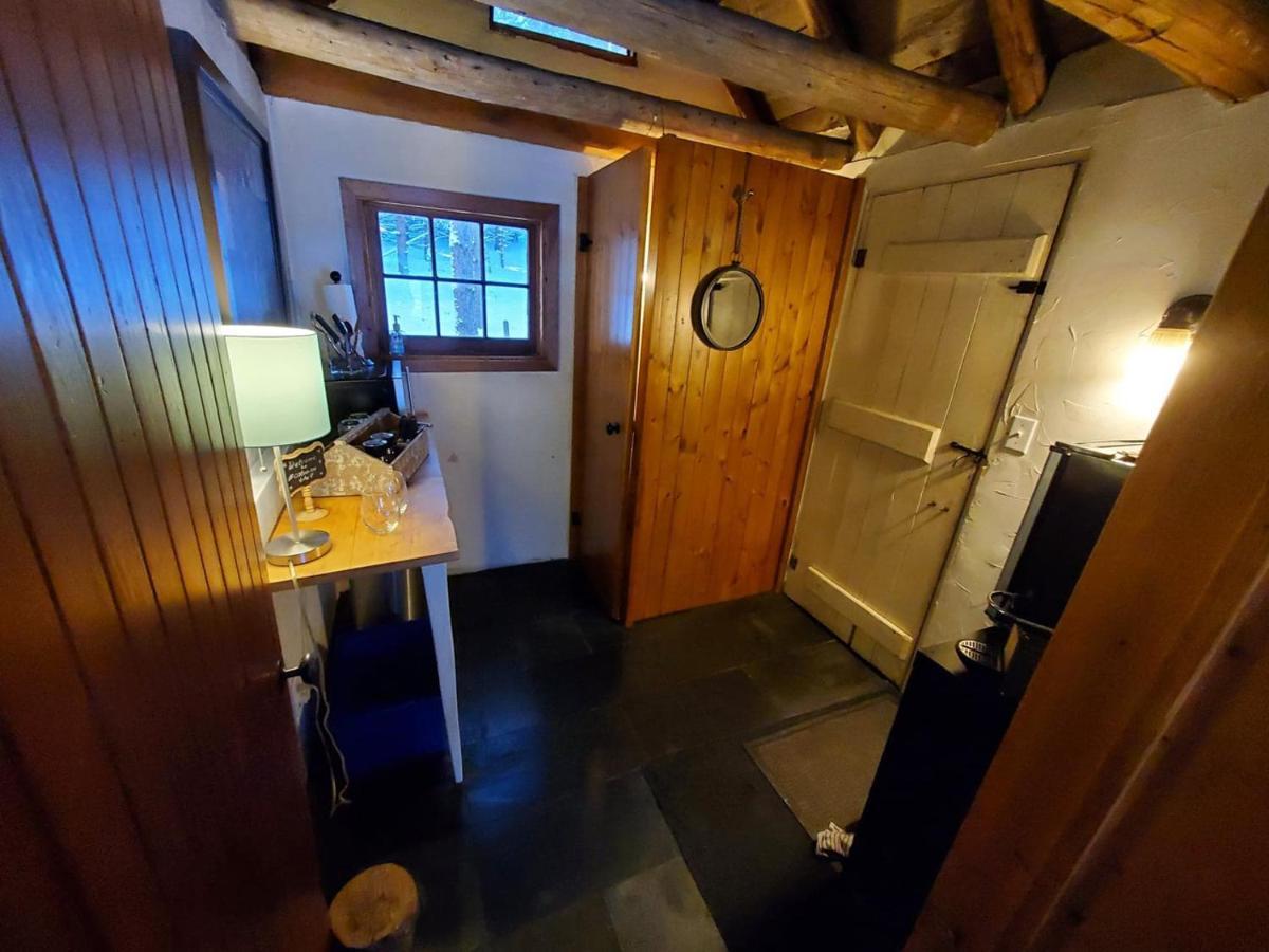 A Rustic Cabin In The Woods Orangeville Esterno foto